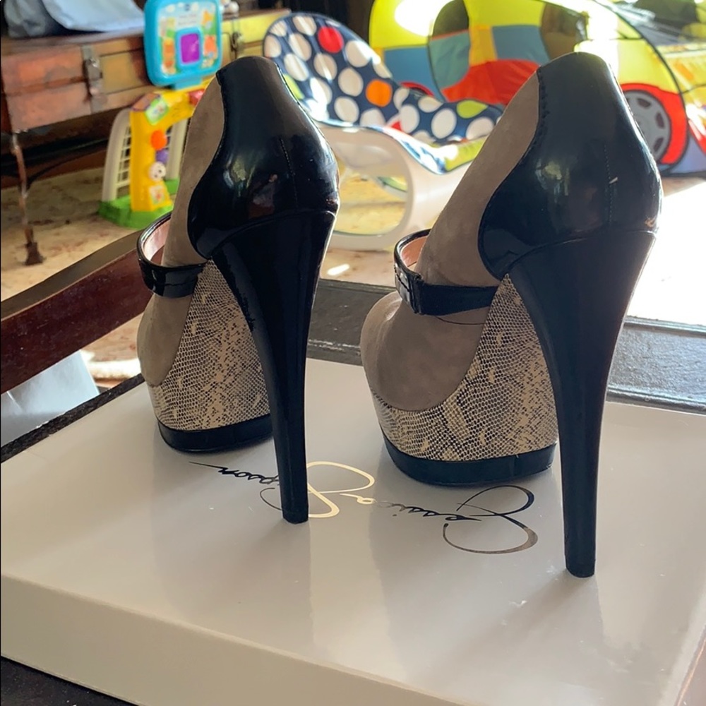 JS Pumps - Picture 3 of 8